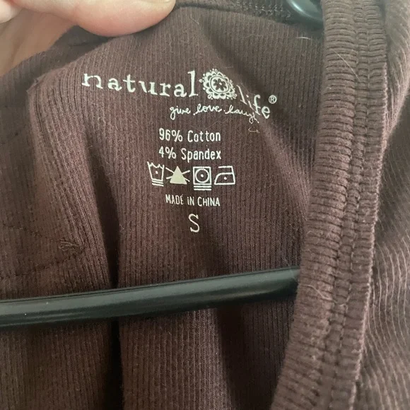 Basic Ribbed Tank Top - Picture 3 of 3